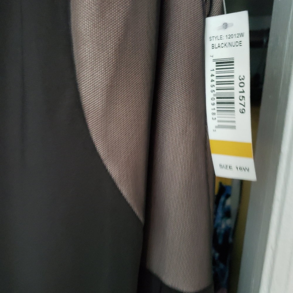 Dress - Picture 10 of 11